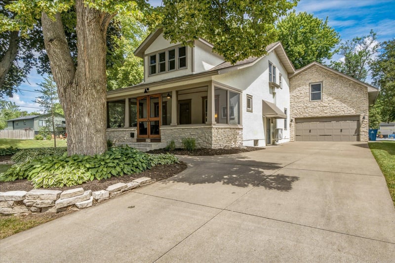 2279 8th St, White Bear Lake, MN 55110