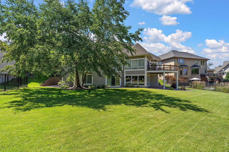 8072 Enclave Cir, Woodbury, MN 55125
