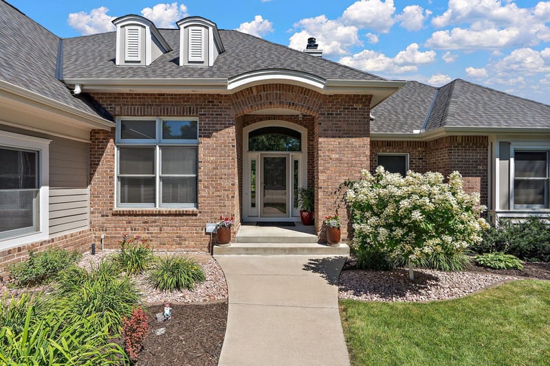 8072 Enclave Cir, Woodbury, MN 55125