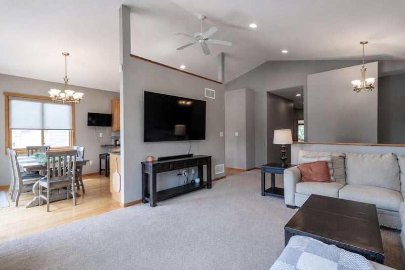 109 Cougar Dr, Mankato, MN 56001