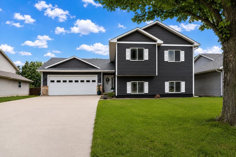109 Cougar Dr, Mankato, MN 56001