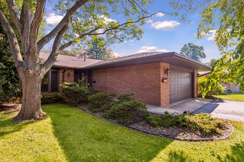 340 Inland Ln N, Plymouth, MN 55447
