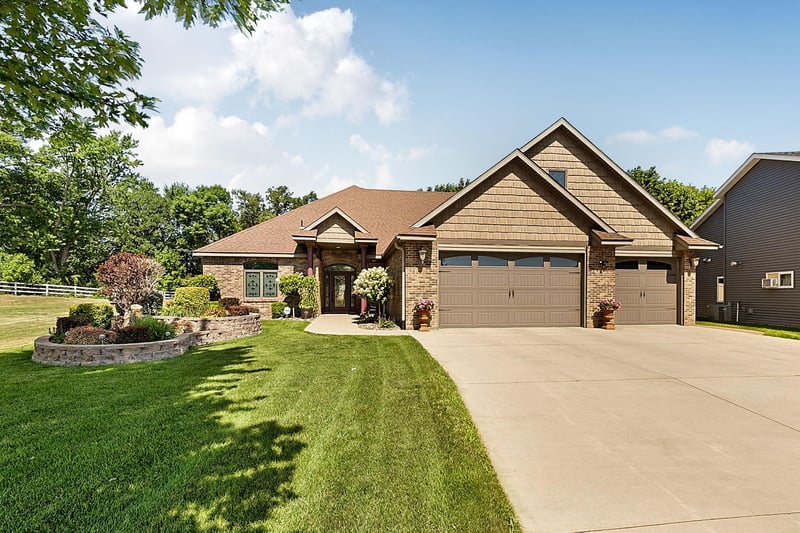 639 18th St NW, Sauk Rapids, MN 56379