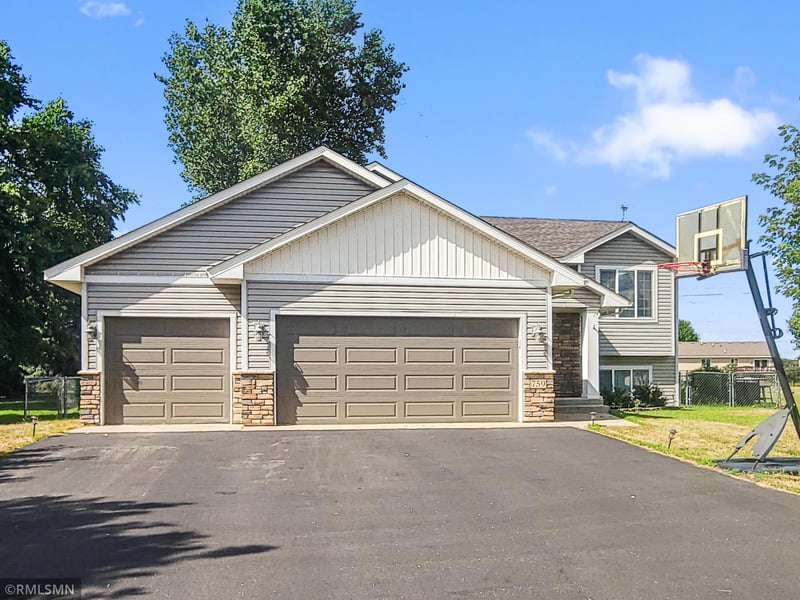 759 Park Brook Rd NW, Isanti, MN 55040