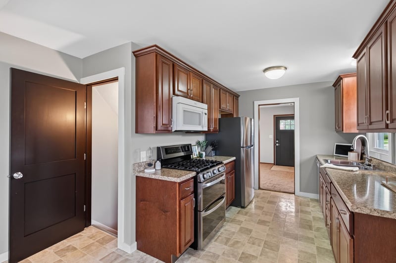 8817 Oakland Ave S, Bloomington, MN 55420