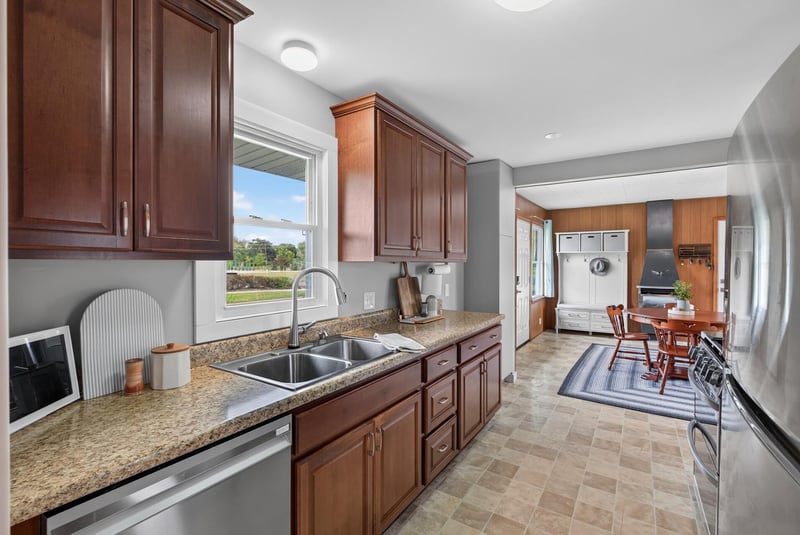 8817 Oakland Ave S, Bloomington, MN 55420