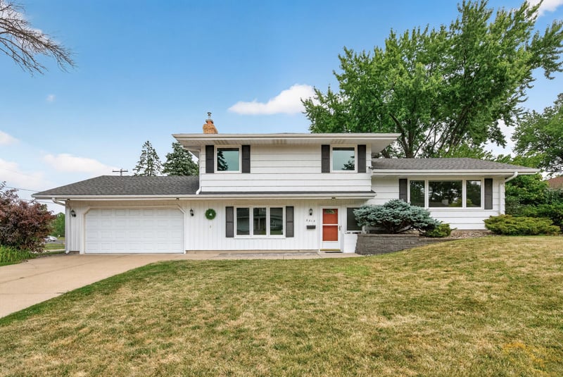 8616 34th Ave N, New Hope, MN 55427