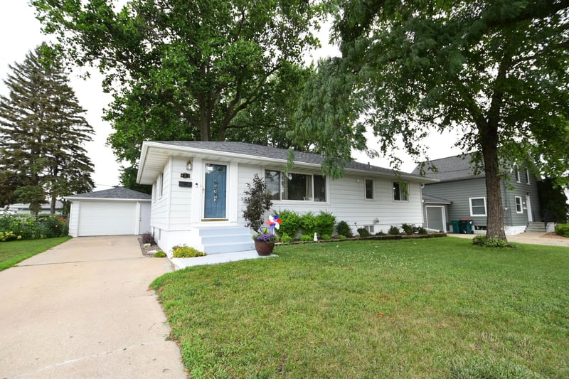 821 SE 12th Ave SE, Rochester, MN 55904