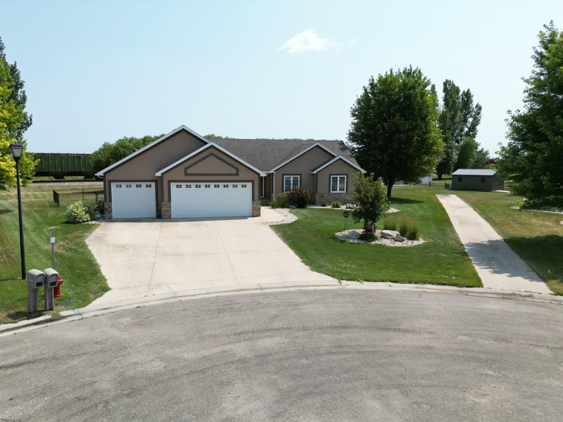 1949 51st Ave N, Moorhead, MN 56560