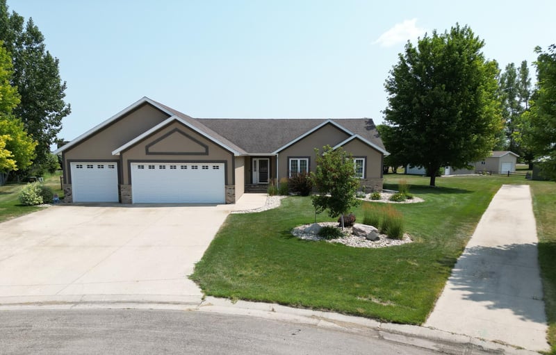 1949 51st Ave N, Moorhead, MN 56560
