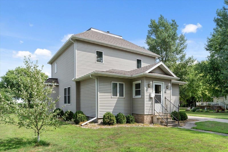 320 North St E, Amboy, MN 56010