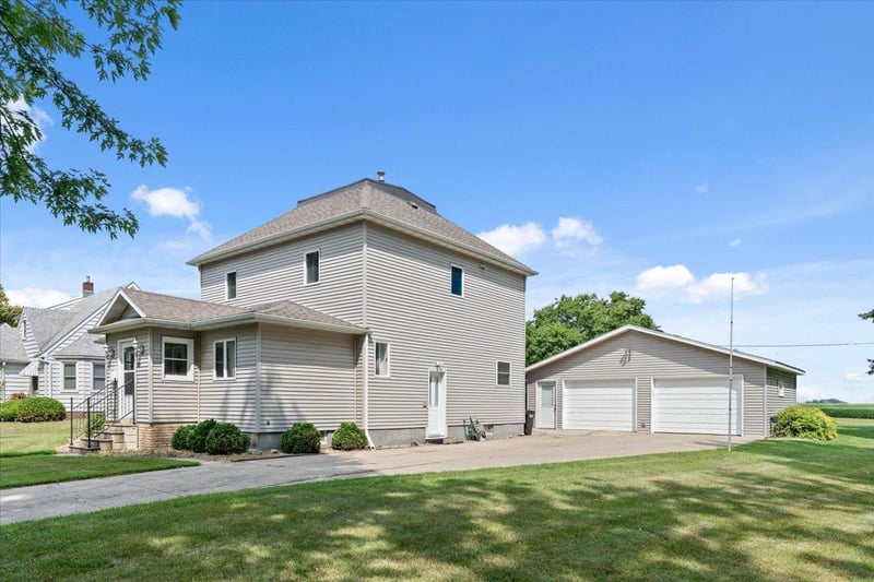 320 North St E, Amboy, MN 56010