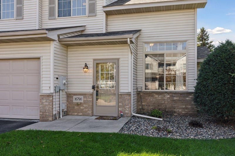 16790 Embers Ave, Farmington, MN 55024