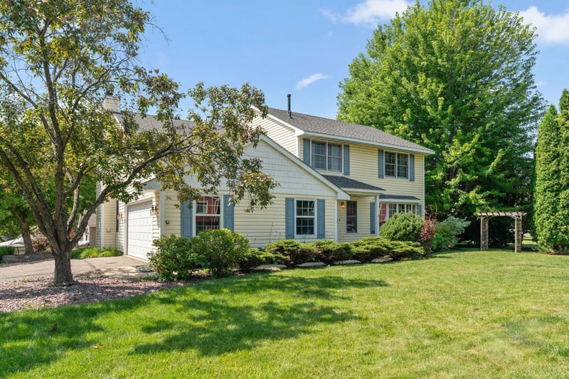 8020 Hidden Ct, Chanhassen, MN 55317