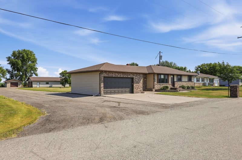 6378 10th St SW, Glyndon, MN 56547
