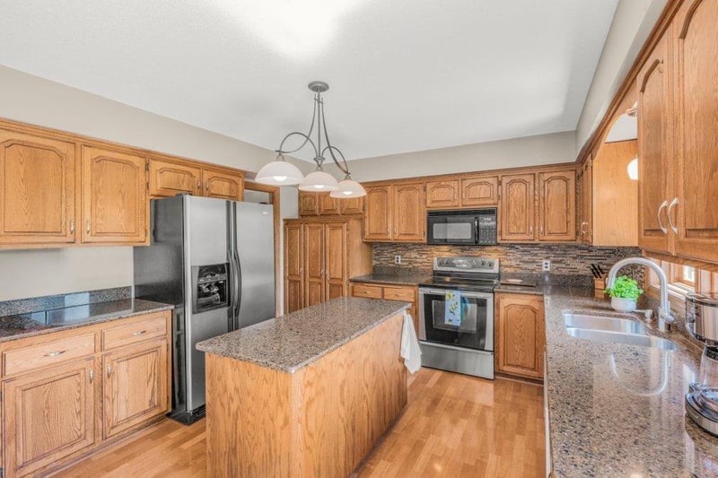 8906 Ashley Ter, Brooklyn Park, MN 55443