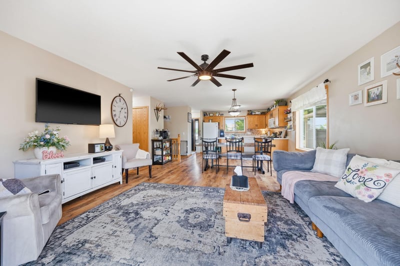 740 Texas Ave NW, Hutchinson, MN 55350