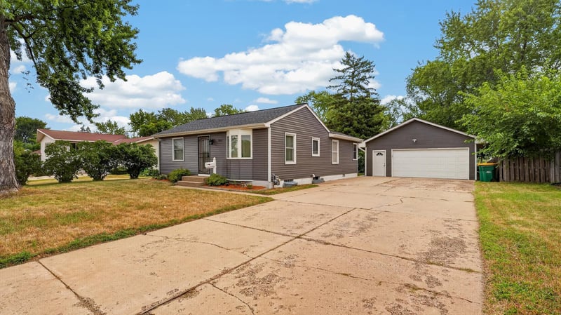 9041 Portland Ave S, Bloomington, MN 55420