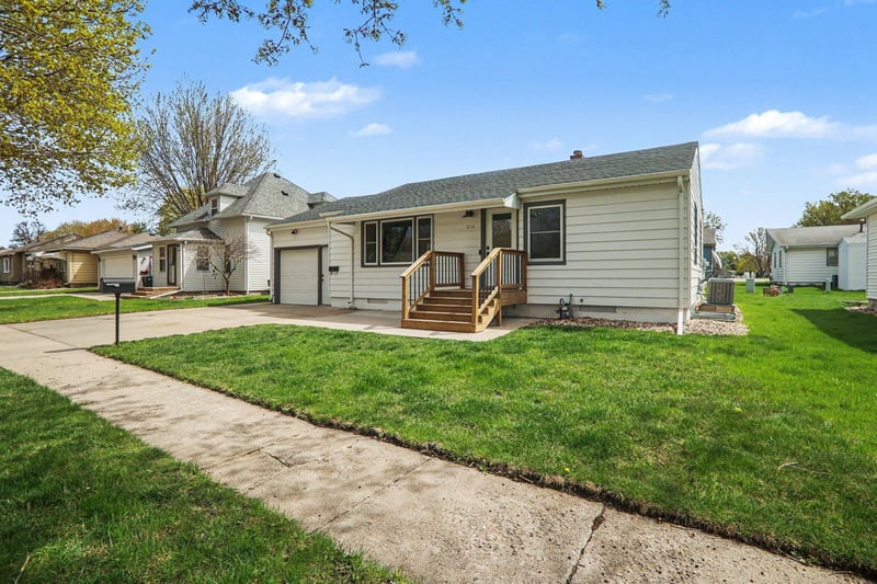 808 N Oakley St, Luverne, MN 56156
