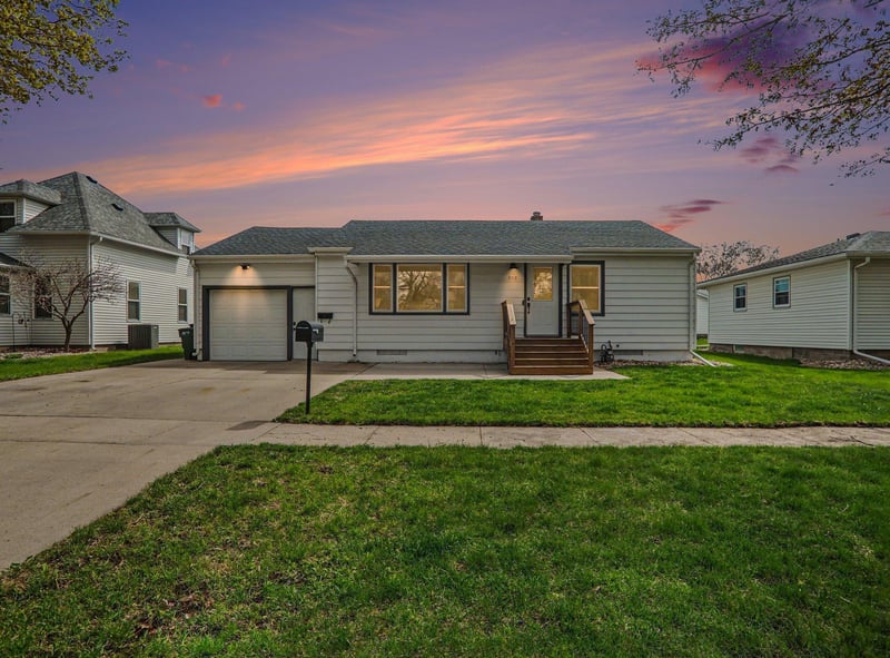 808 N Oakley St, Luverne, MN 56156