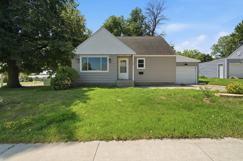 954 Victoria St, Fairmont, MN 56031