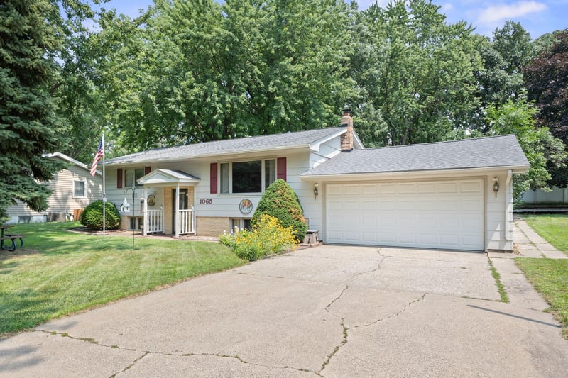 1065 Sherwood St SE, Hutchinson, MN 55350