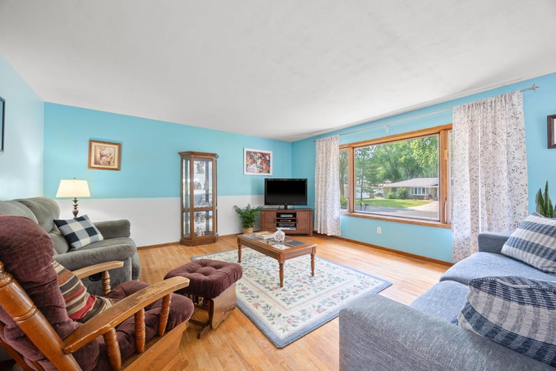 1065 Sherwood St SE, Hutchinson, MN 55350