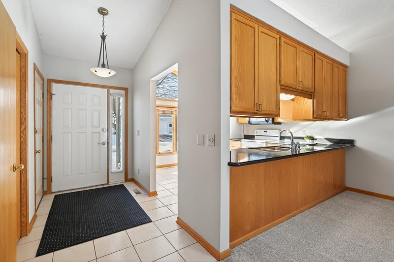 801 Southcross Dr E, Burnsville, MN 55306