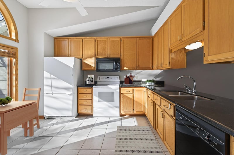 801 Southcross Dr E, Burnsville, MN 55306