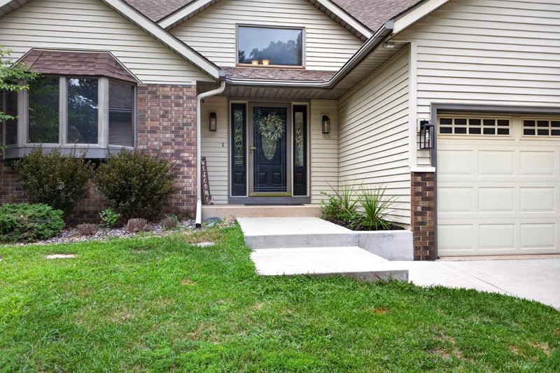 5843 Meadow Dr SE, Rochester, MN 55904