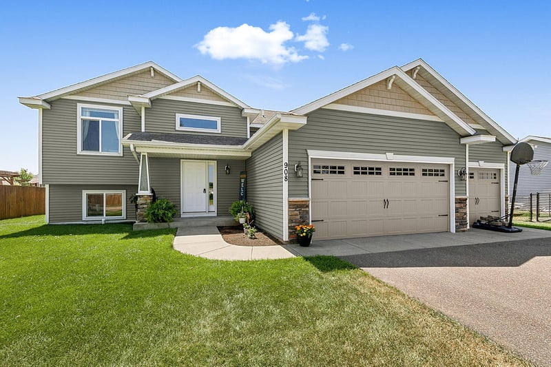 908 5th St NE, Rice, MN 56367