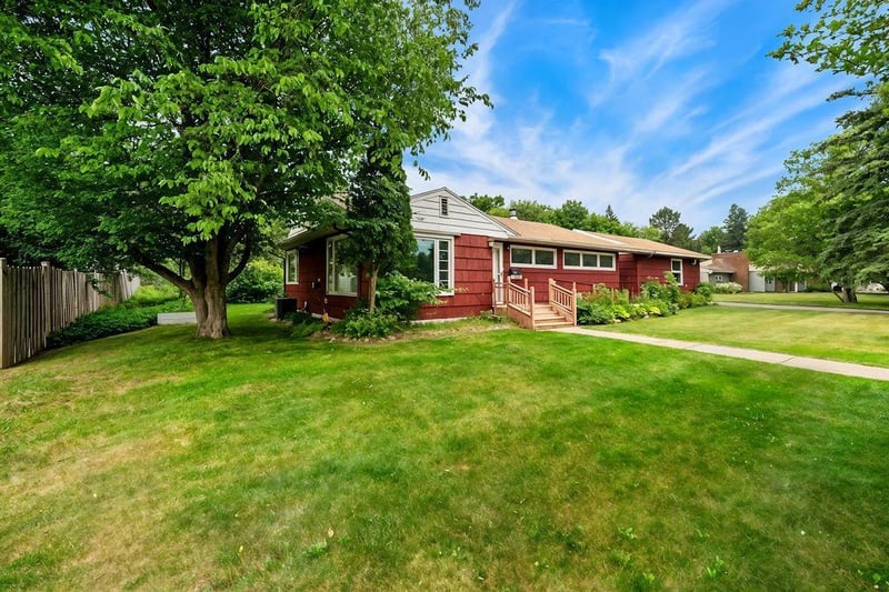 703 28th St, Cloquet, MN 55720
