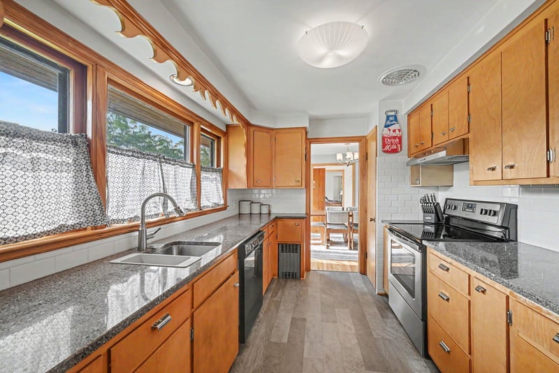 300 5th St NE, Montgomery, MN 56069