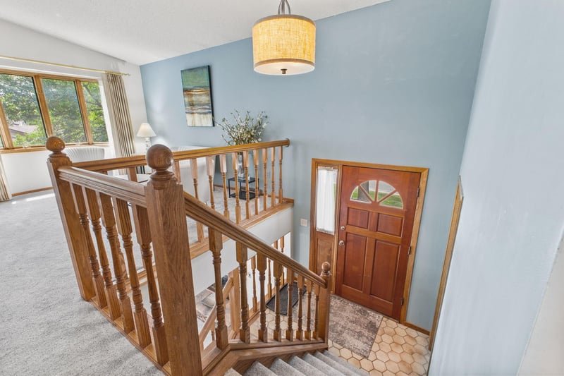 5662 Royal Oaks Dr, Shoreview, MN 55126