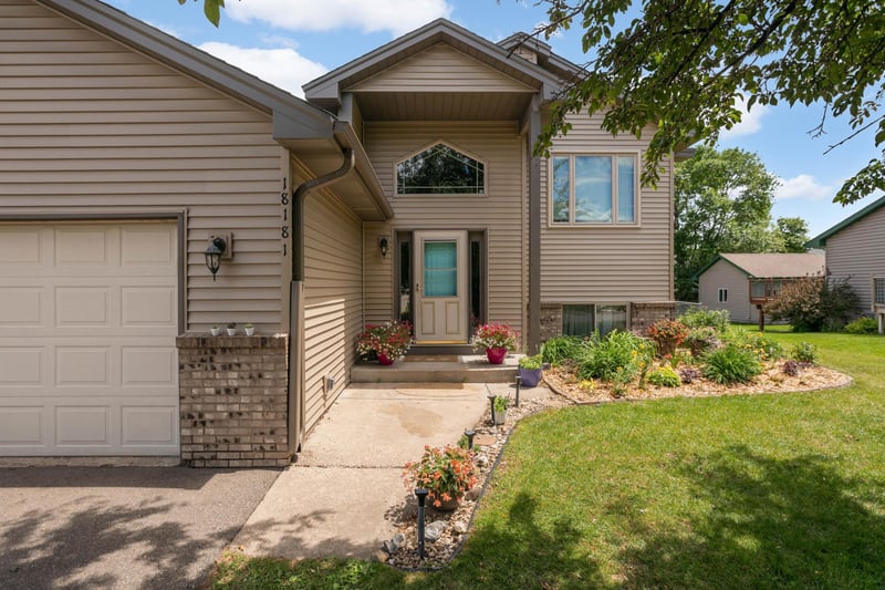 18181 Ironton St NW, Elk River, MN 55330