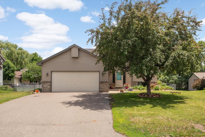 18181 Ironton St NW, Elk River, MN 55330