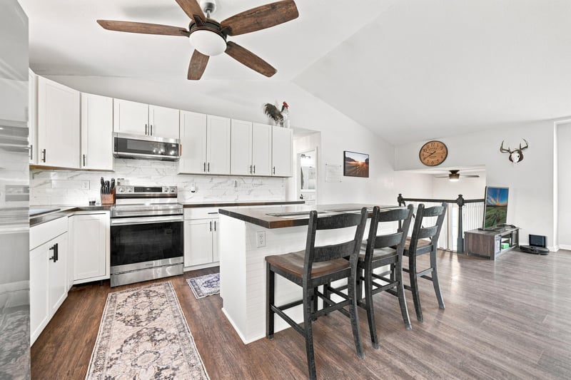 708 Maplebrook Dr NE, Stewartville, MN 55976