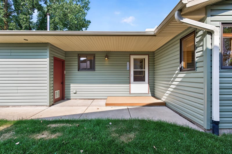1819 9th Ave SE, Forest Lake, MN 55025