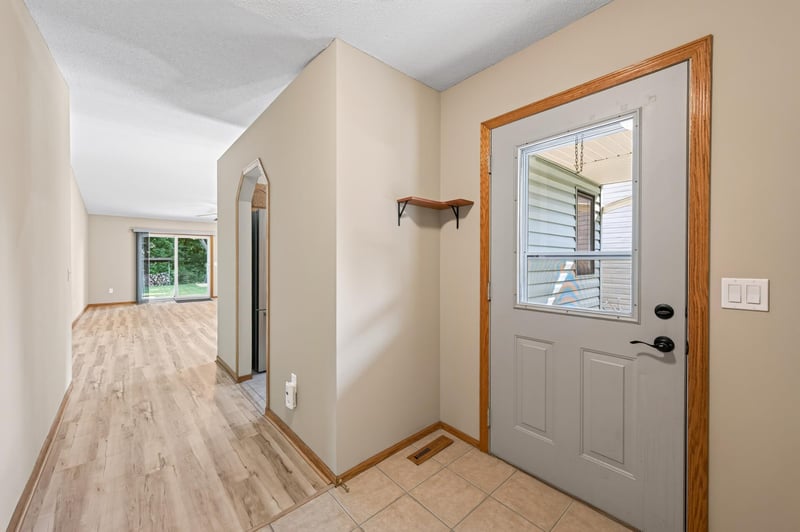 1819 9th Ave SE, Forest Lake, MN 55025