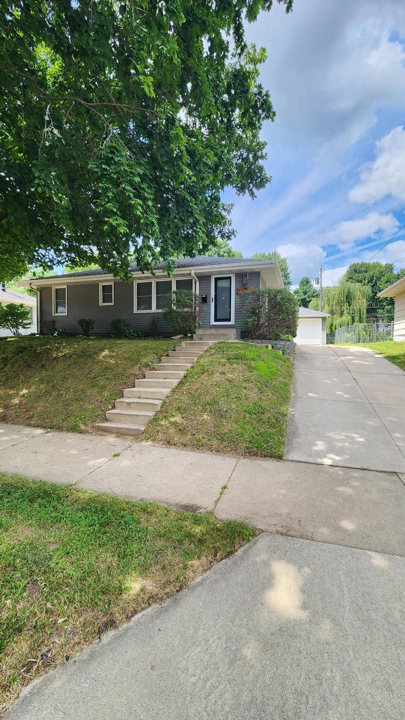 1433 Cascade St NW, Rochester, MN 55901
