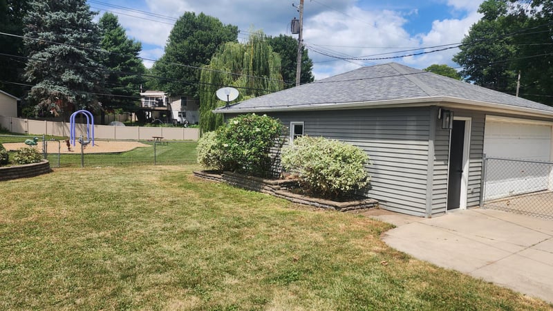 1433 Cascade St NW, Rochester, MN 55901