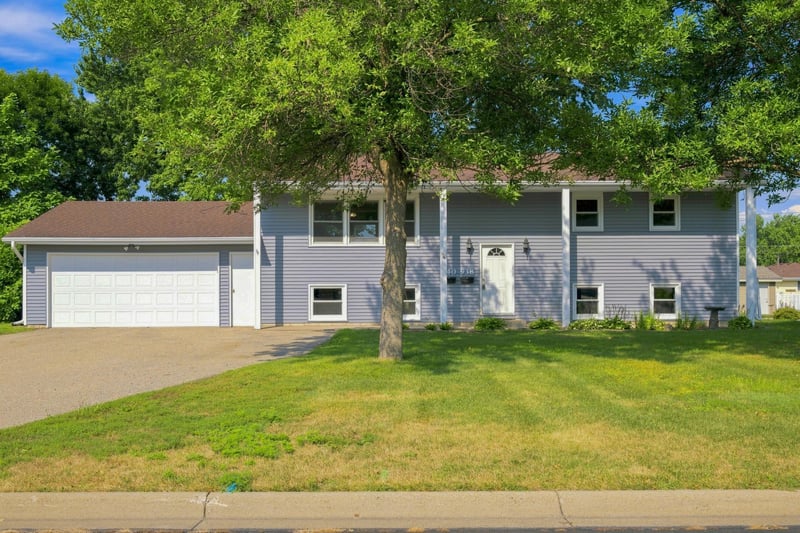 938 Pierce St S, Shakopee, MN 55379