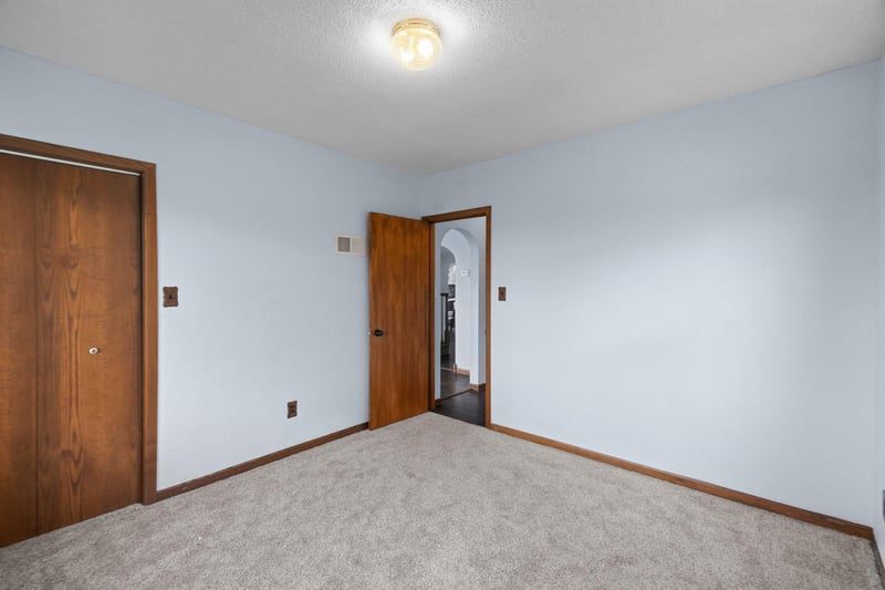 1821 Grandview Ave, Red Wing, MN 55066