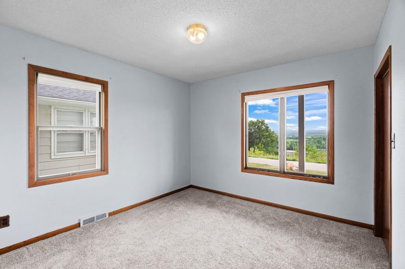 1821 Grandview Ave, Red Wing, MN 55066