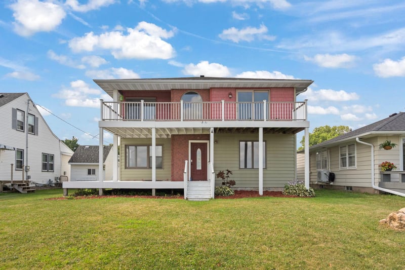 1821 Grandview Ave, Red Wing, MN 55066