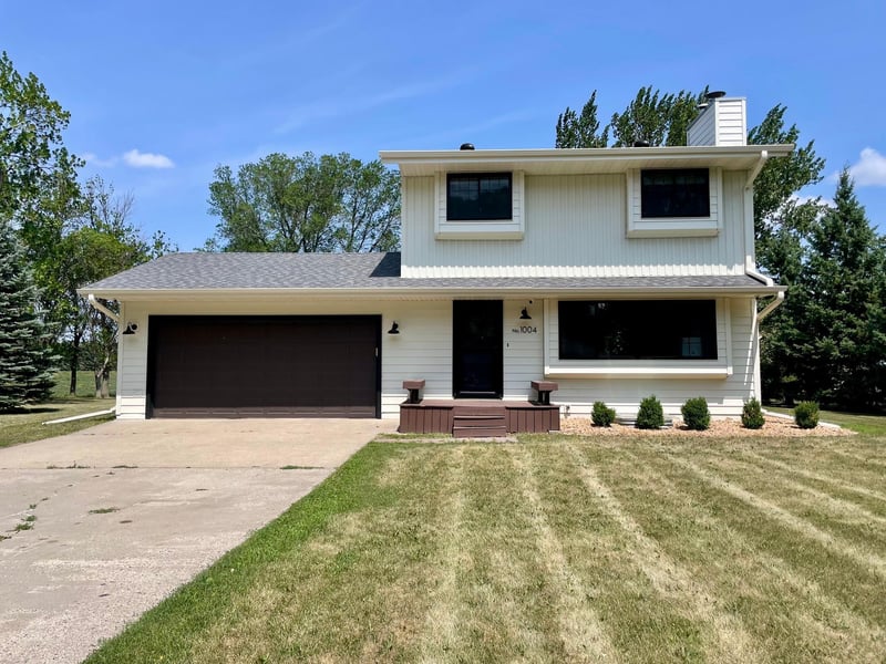 1004 63rd Ave N, Moorhead, MN 56560