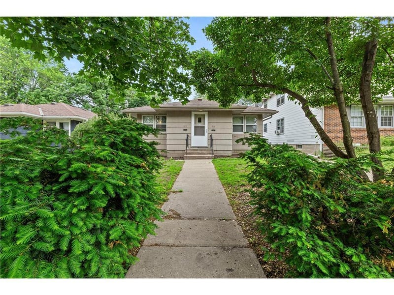 917-919 Weeks Ave SE, Minneapolis, MN 55414
