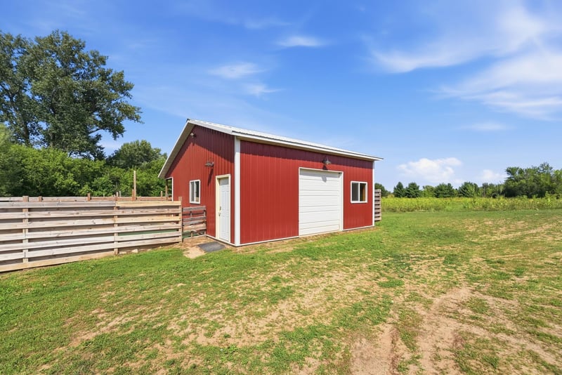 31240 Naples Ct NE, Cambridge, MN 55008