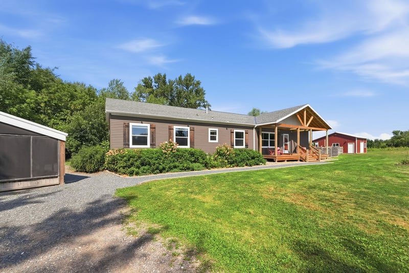 31240 Naples Ct NE, Cambridge, MN 55008