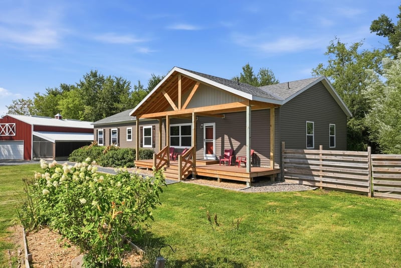 31240 Naples Ct NE, Cambridge, MN 55008